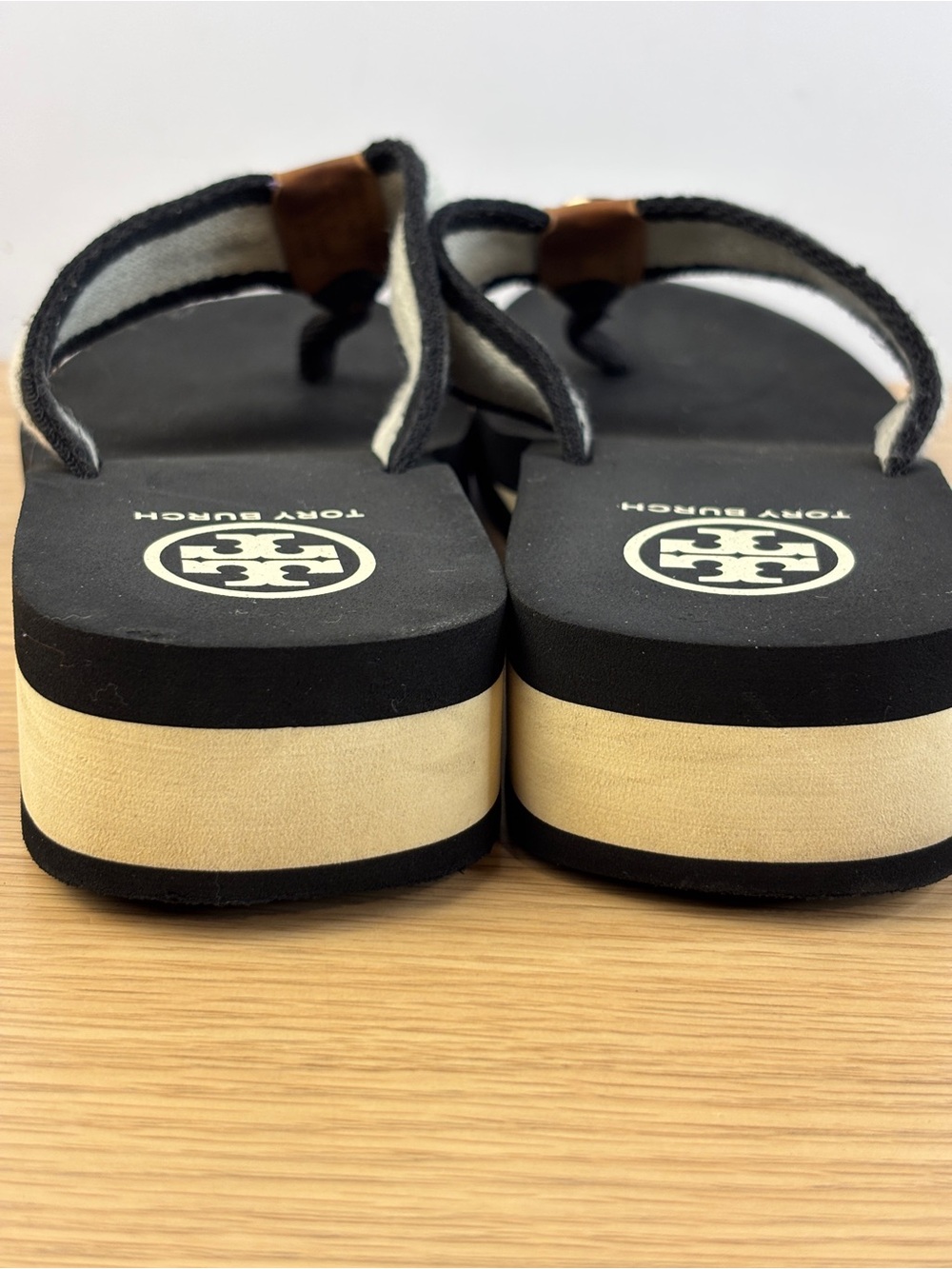 Tory Burch Frankie Wedge Flip Flop Black / Cream Sandals Woman’s 7.5 - Picture 4 of 9